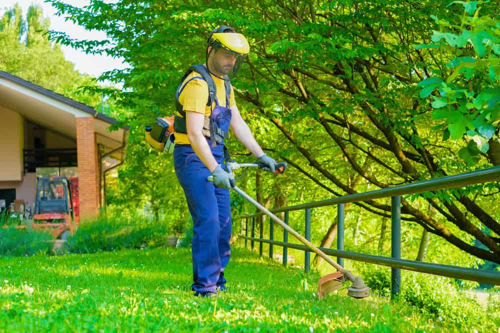 how to edge a lawn with a string trimmer
