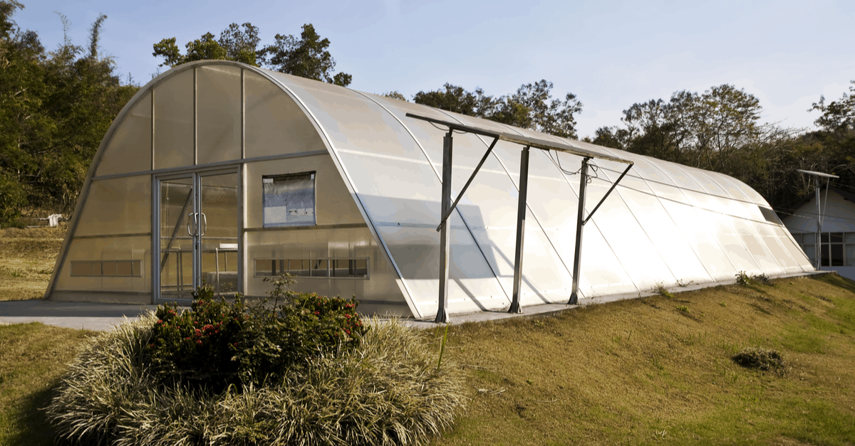 how_to_heat_a_greenhouse_with_solar_panels_01 greenhouse powered with solar