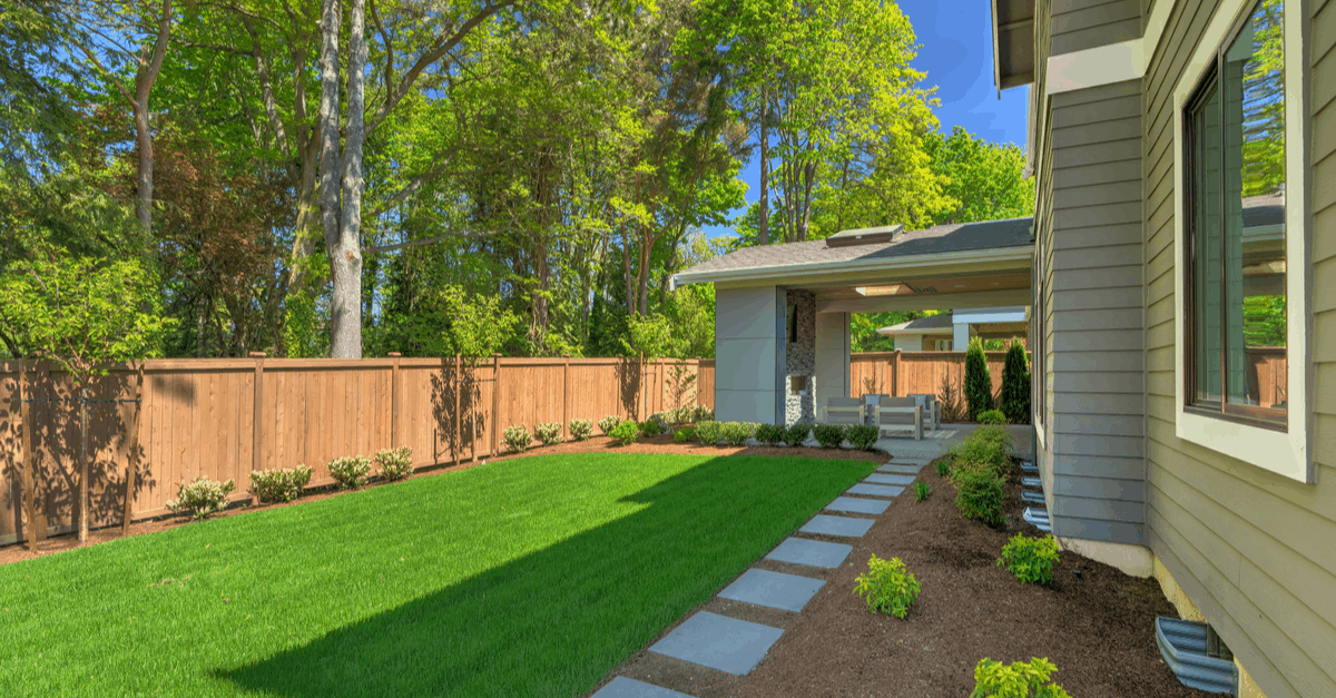 extend_home_05 install a fence