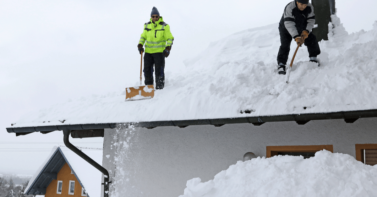 How to Remove Snow From Roof of House Trim That Weed