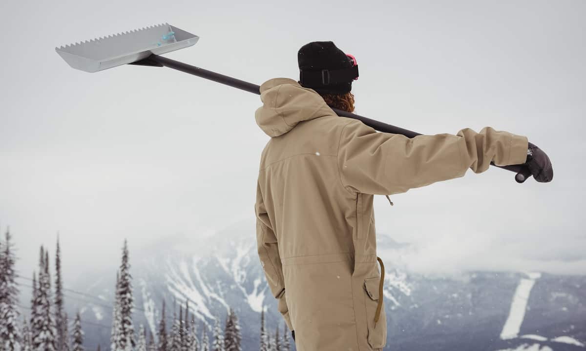 Best Snow Shovel For A Tall Person