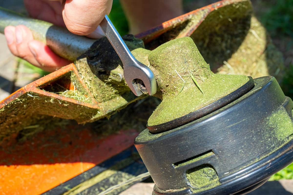 How To Take Apart A Weed Eater